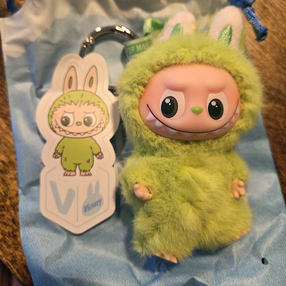Labubu "THE MONSTERS" PIN FOR LOVE LETTER "V"